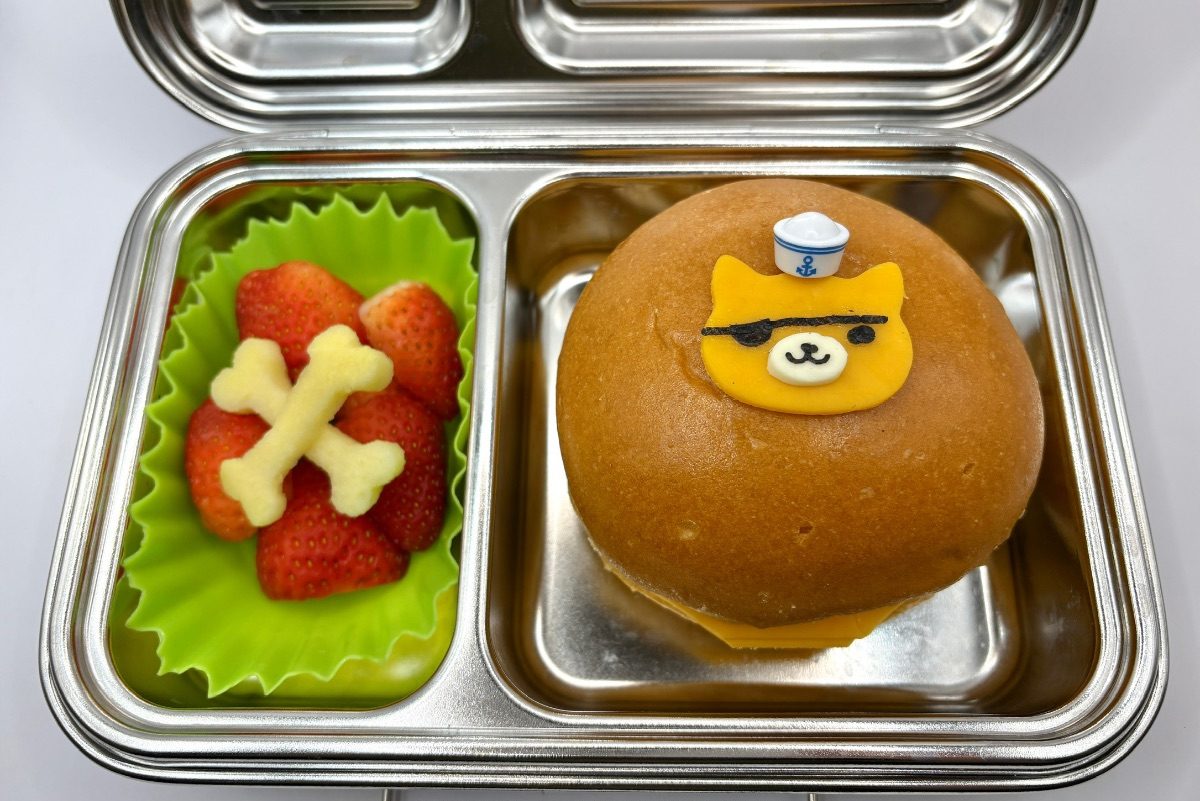 Creative kids' lunchbox featuring Kwazii the cat from the Octonauts, with sea-themed bento elements and playful food art.