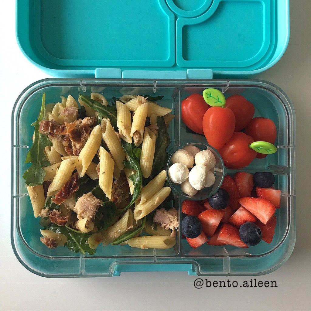 Tuna arugula penne pasta salad on Teuko kids lunchbox ideas community. Bento school lunch food.