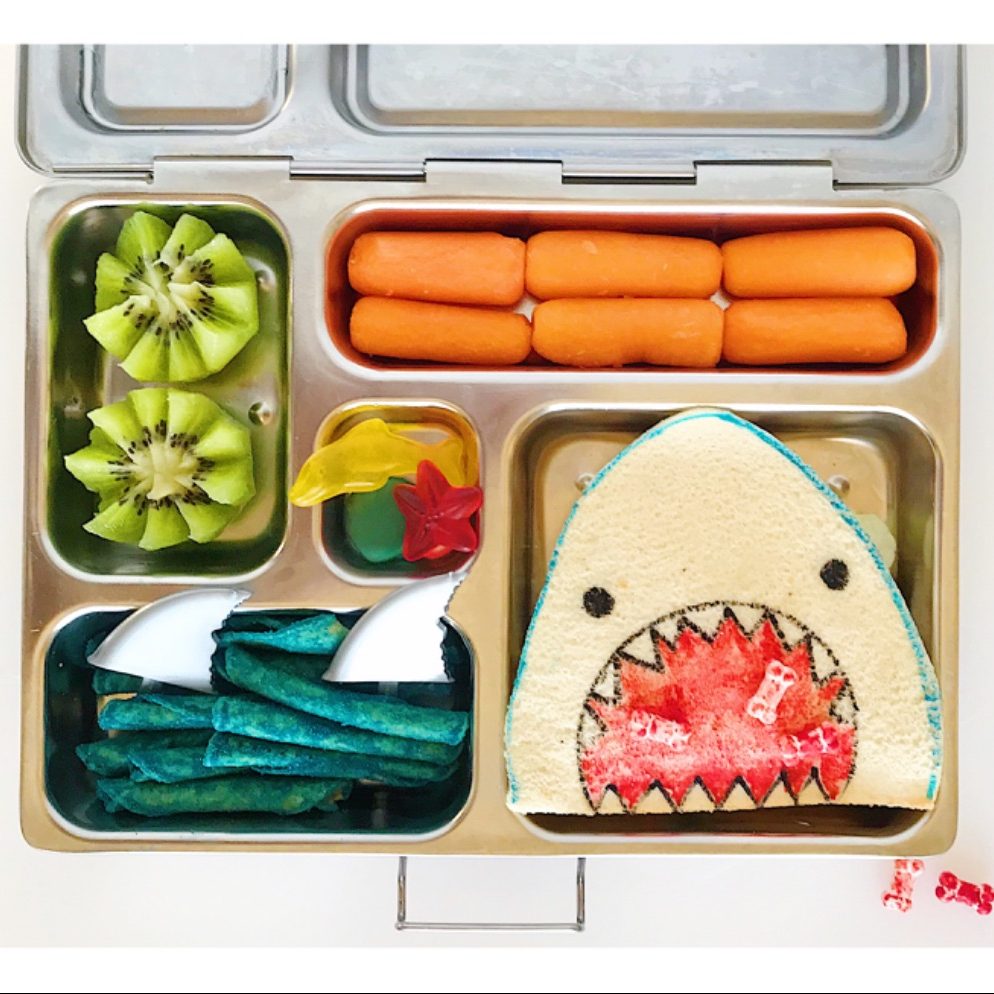 Shark sandwich with food pens
 in kids bento school lunch box. Teuko kids lunchbox ideas community.