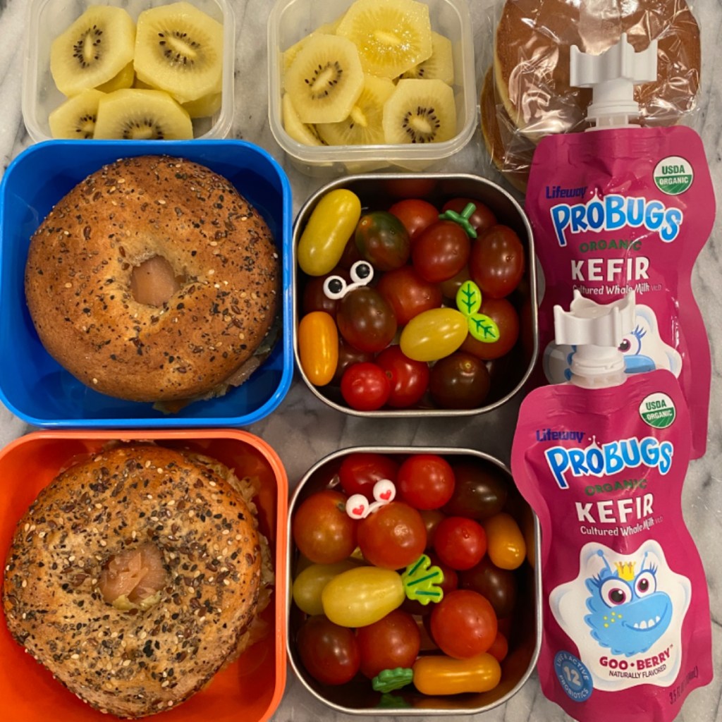 Artichoke salmon bagel. Teuko kids lunchbox ideas bento school lunch food.