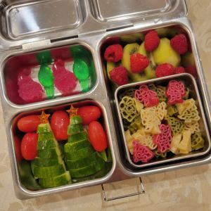 Lunchbox Idea for Kids shared on Teuko with Cucumber Christmas trees