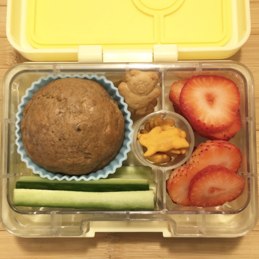 Teuko kids lunchbox ideas with fingers foods mini muffins savory cakes by HerYumboxPanino
