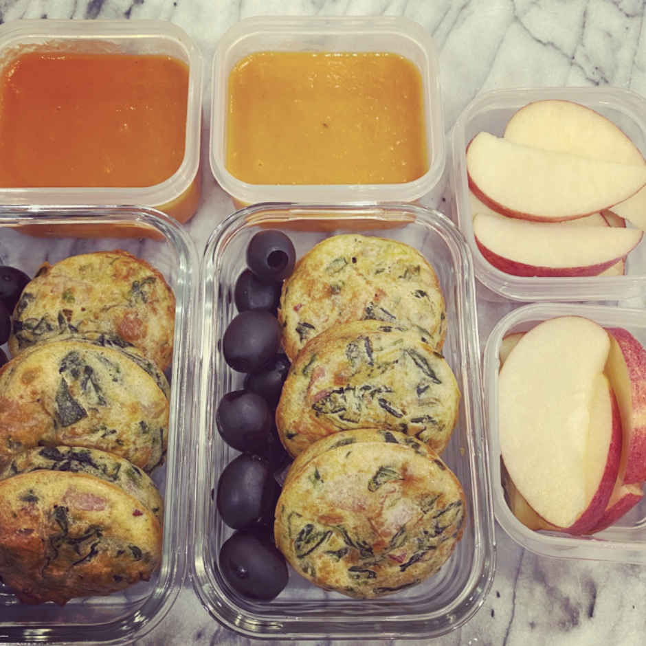 Teuko kids lunchbox ideas with fingers foods apple slices by Jessica