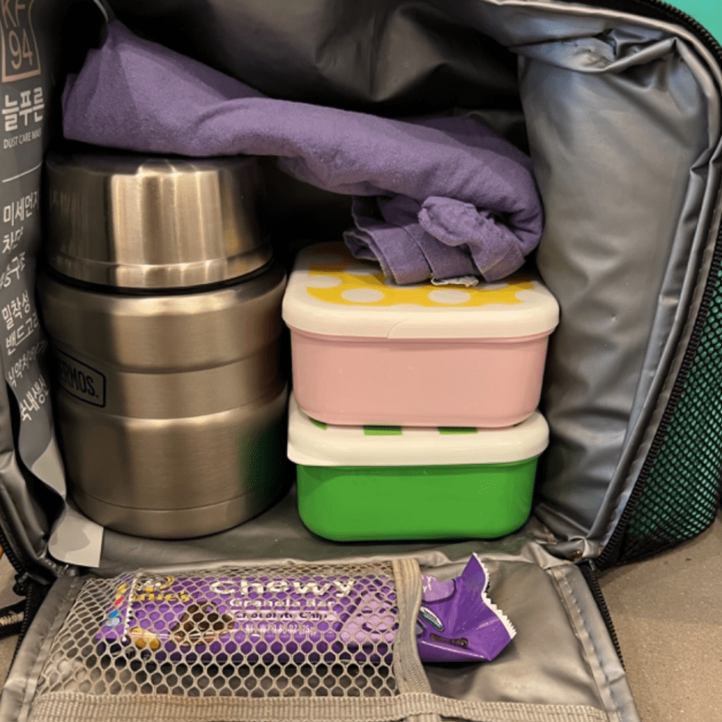 kids' lunch in a bento lunchbox bag with annie's granola bar for snack