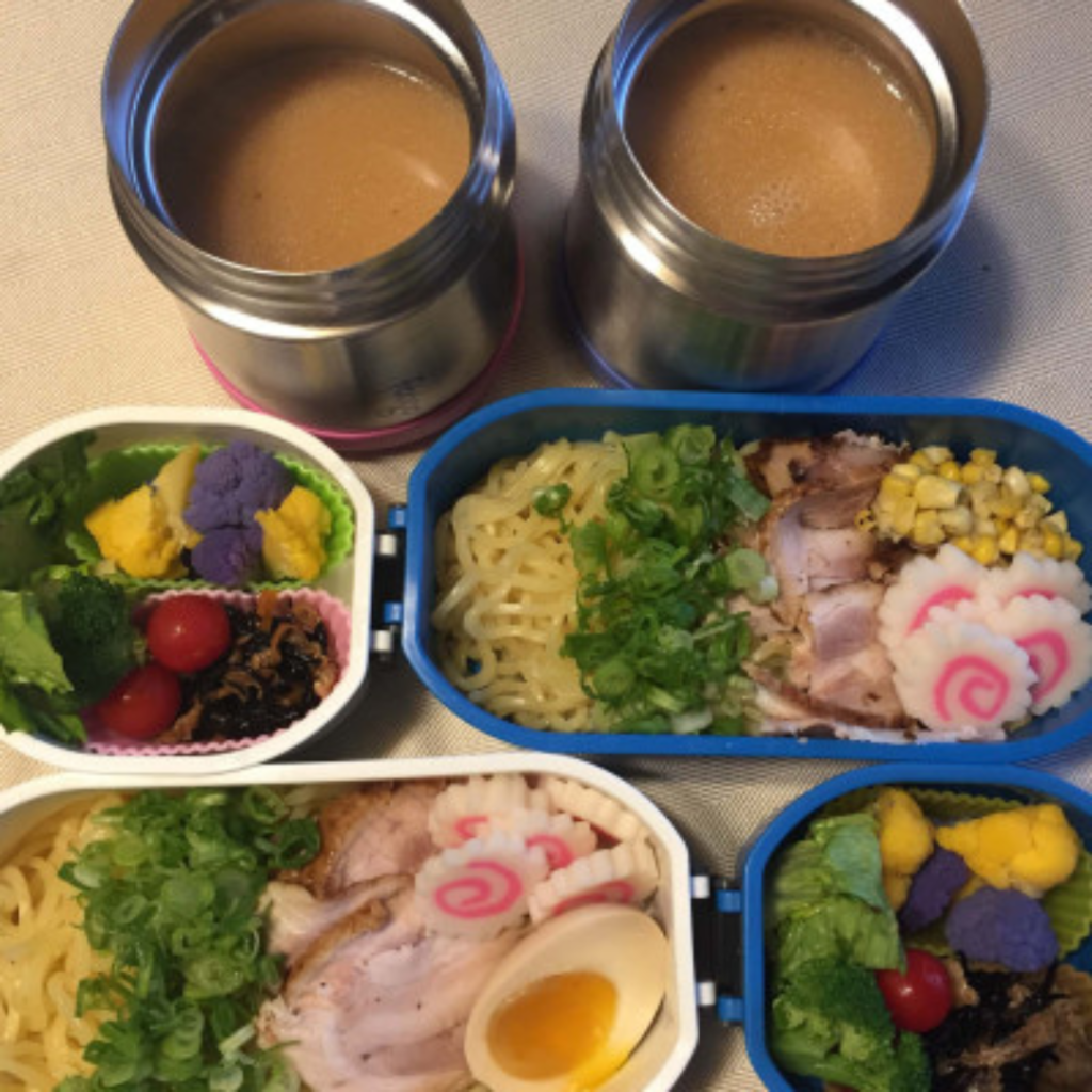 Ramen Noodles and Naruto by @junko_jj_top Teuko Kids bento school lunch ideas