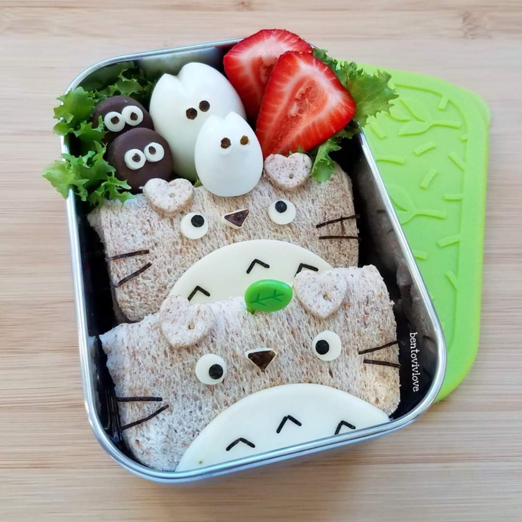 Totoro Sandwich lunchox by @Bentovivlove Teuko Kids Bento Lunch Ideas