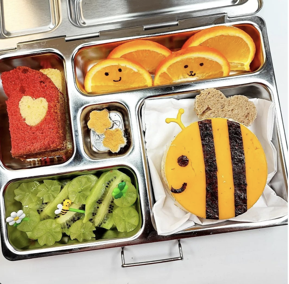 Bee Mine Lunchbox by @vesperbox_und_co via Teuko.com