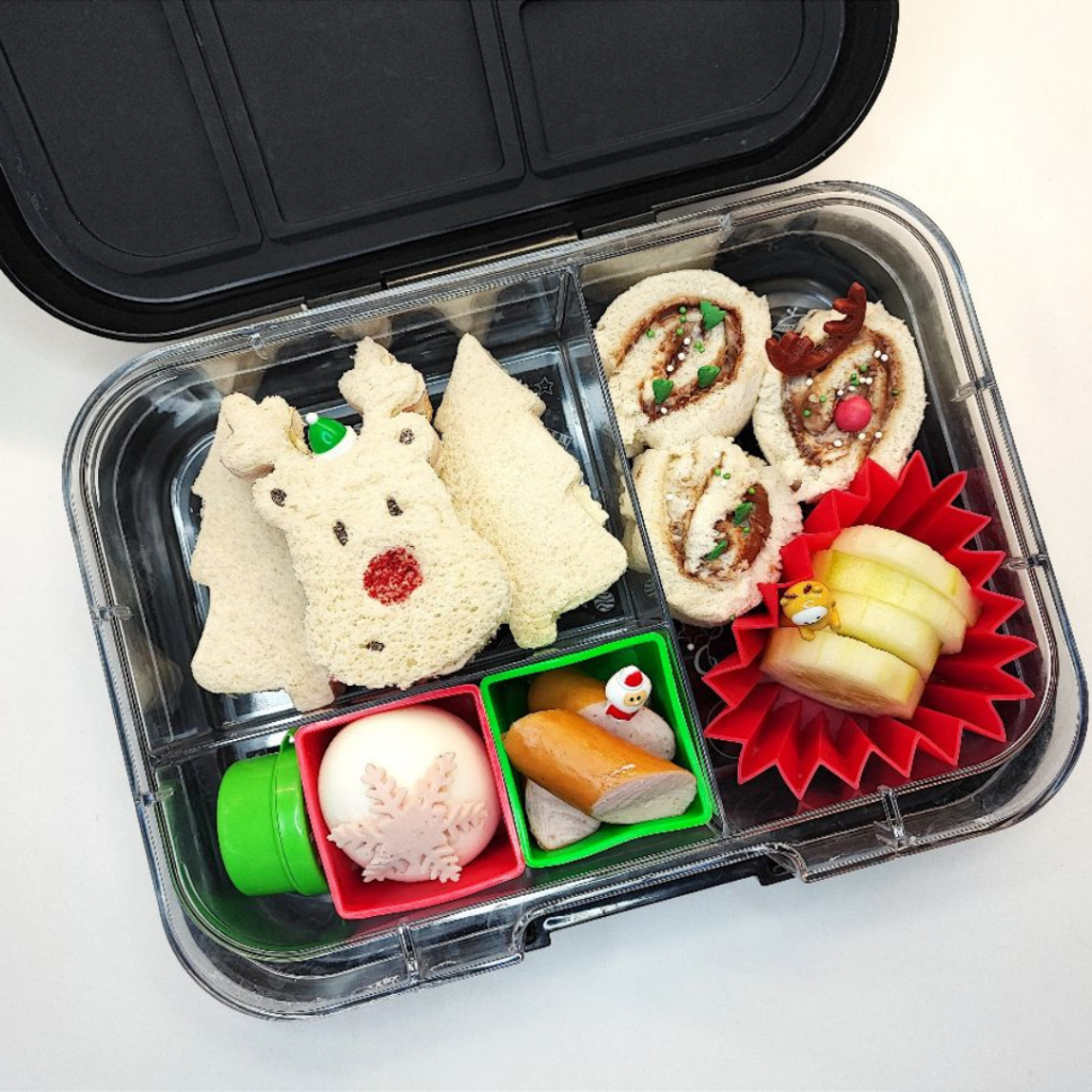 A Rudolph the Red Nose Reindeer in two ways with this lunchbox!
