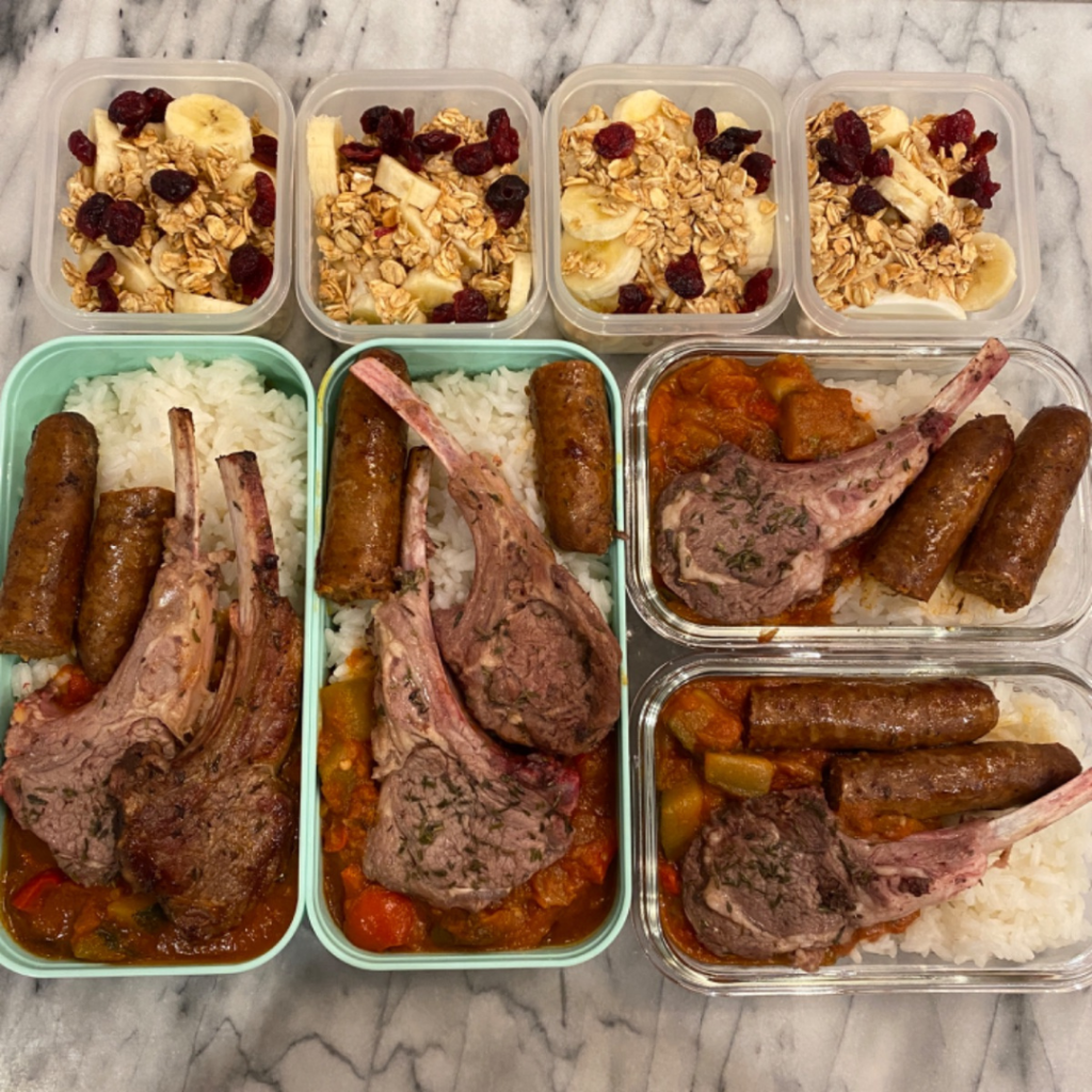 Teuko Lunchbox Community. leftovers of couscous with rice and tomato sauce. And for dessert, she assembled in 2 minutes a crunchy cranberry parfait for her whole family. The parfait was made of greek honey yogurt, banana slices, oats, and dried cranberries.