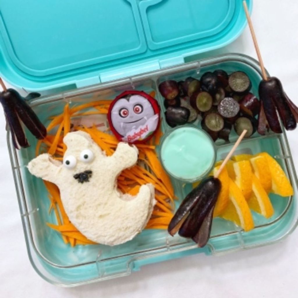 Ghost shaped sandwich thanks to cookie cutter in a kid bento lunchbox
