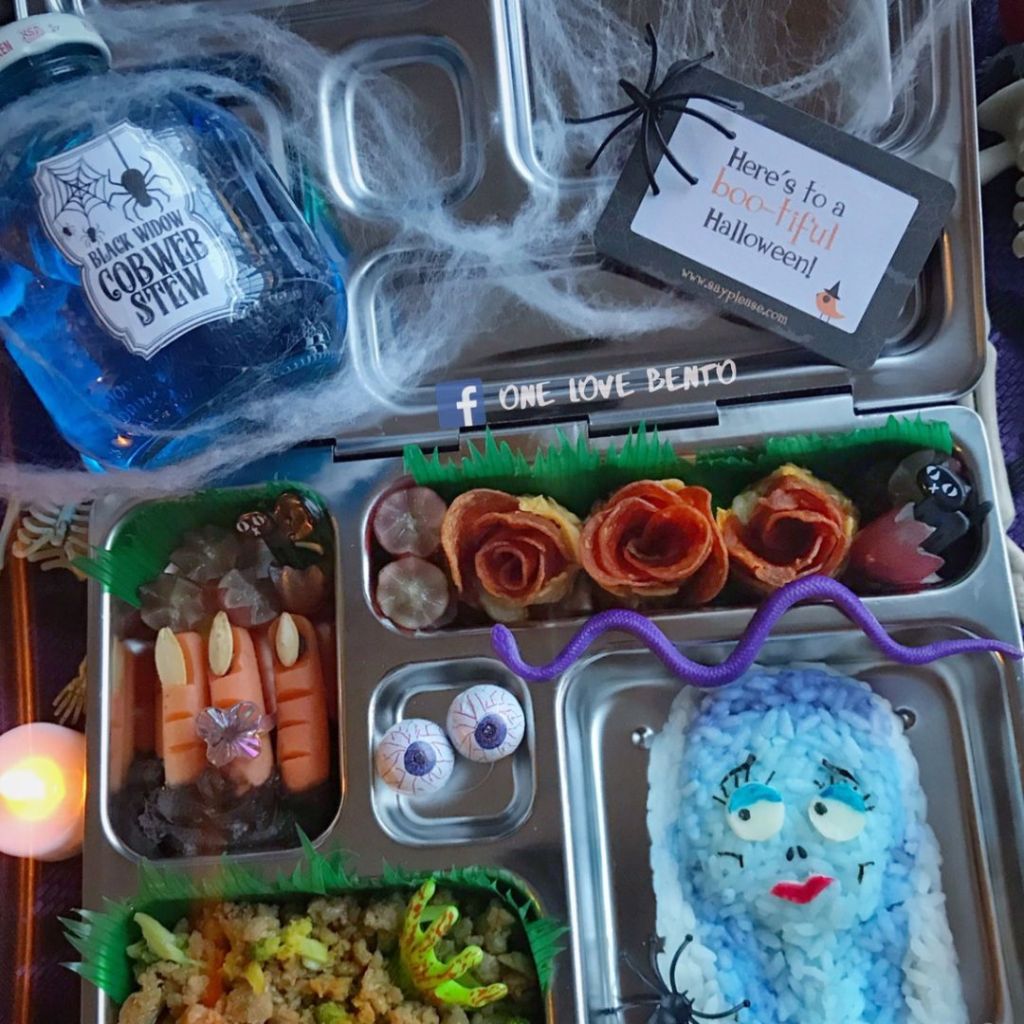 A kid bento lunchbox celebrating Halloween with lunchbox note