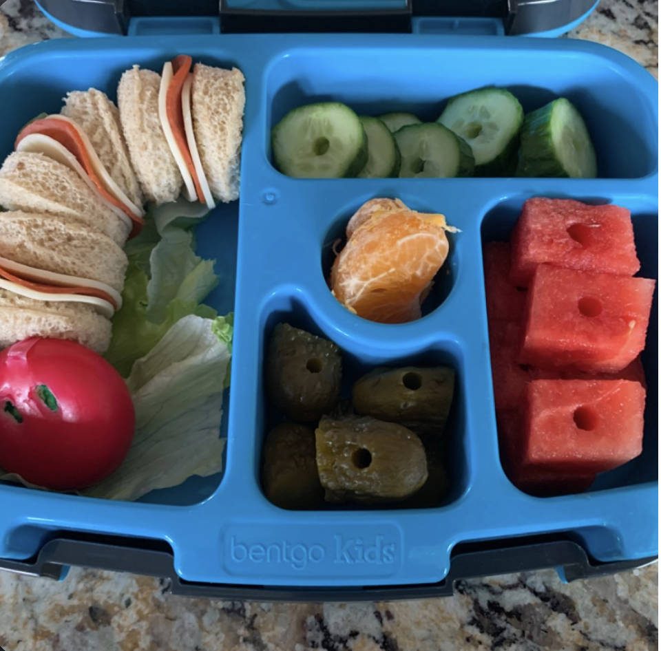 Skewer sandwich for lunch Skewer sandwich for lunch. Easy school lunch idea from @Lweaver via Teuko.com