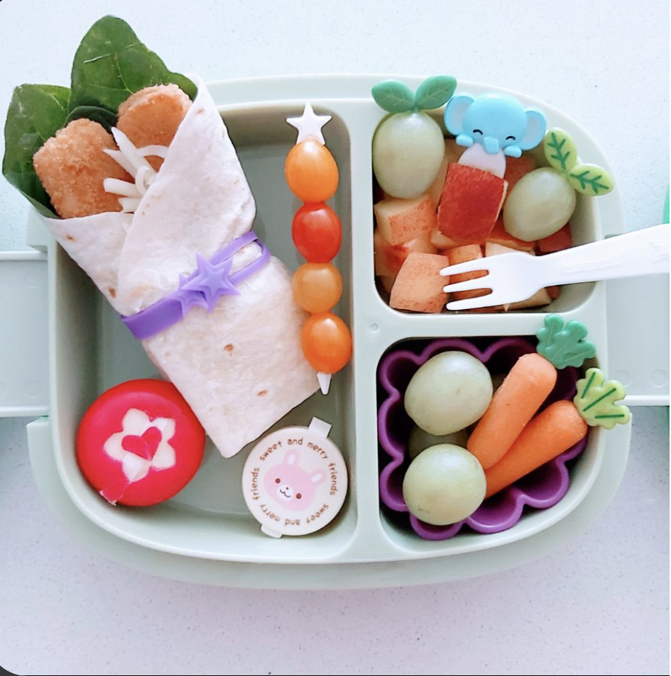 Tortilla wrap with Fish fingers. Easy school lunch idea from @lunchbox.envy via Teuko.com