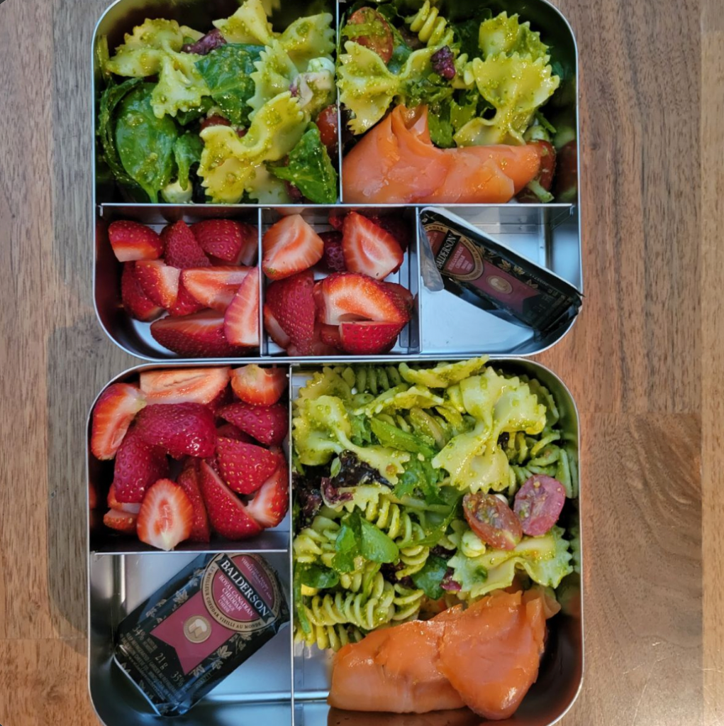 Pesto pasta salad. Easy school lunch idea from by @maitremily via Teuko.com