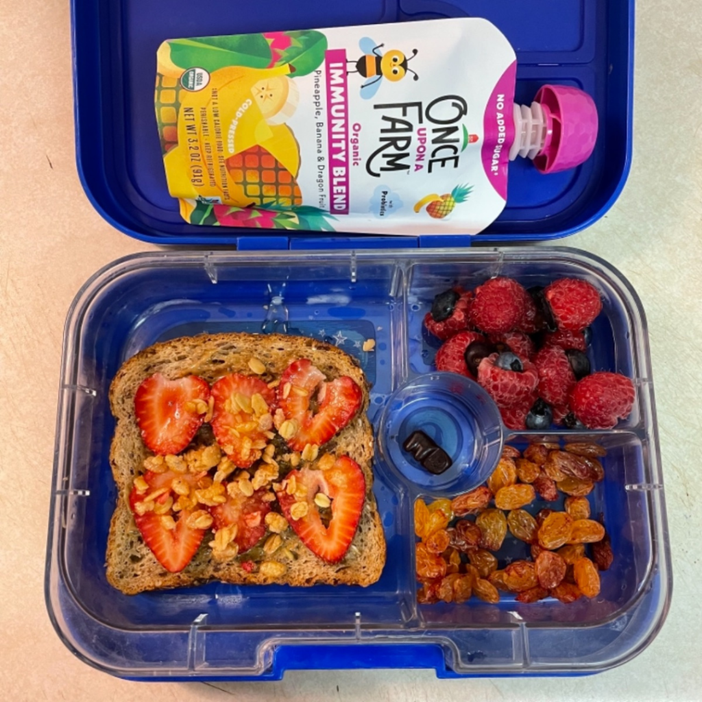 Our lunch packing friend, @The ExhaustedMomma, shared a lunchbox idea on Teuko.com that inclueded an organic once Upon a Farm Immunity Blend.