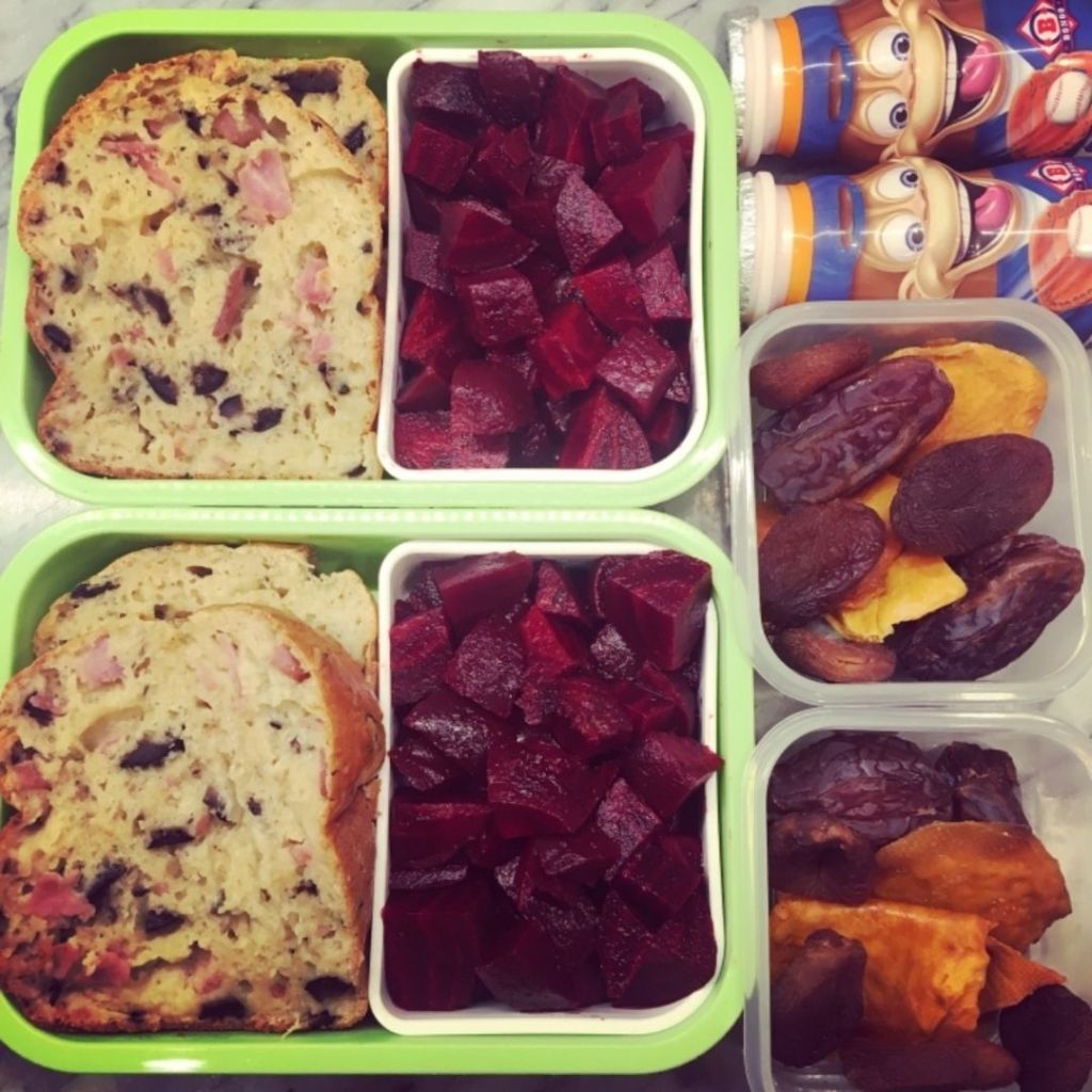 Jessica used diced beets as a side for her savory ham and veggies cake. Yogurt and dried fruits.