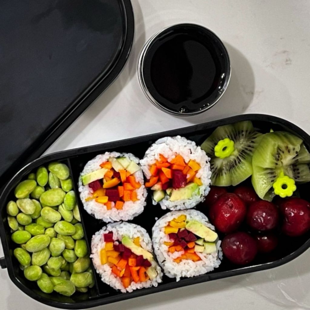@lunchwiththeseasons created beautiful vegetarian "rainbow" sushis by associating sticks of carrots, bell peppers, beets, avocado, and cucumber inside the Japanese rice and seaweed.