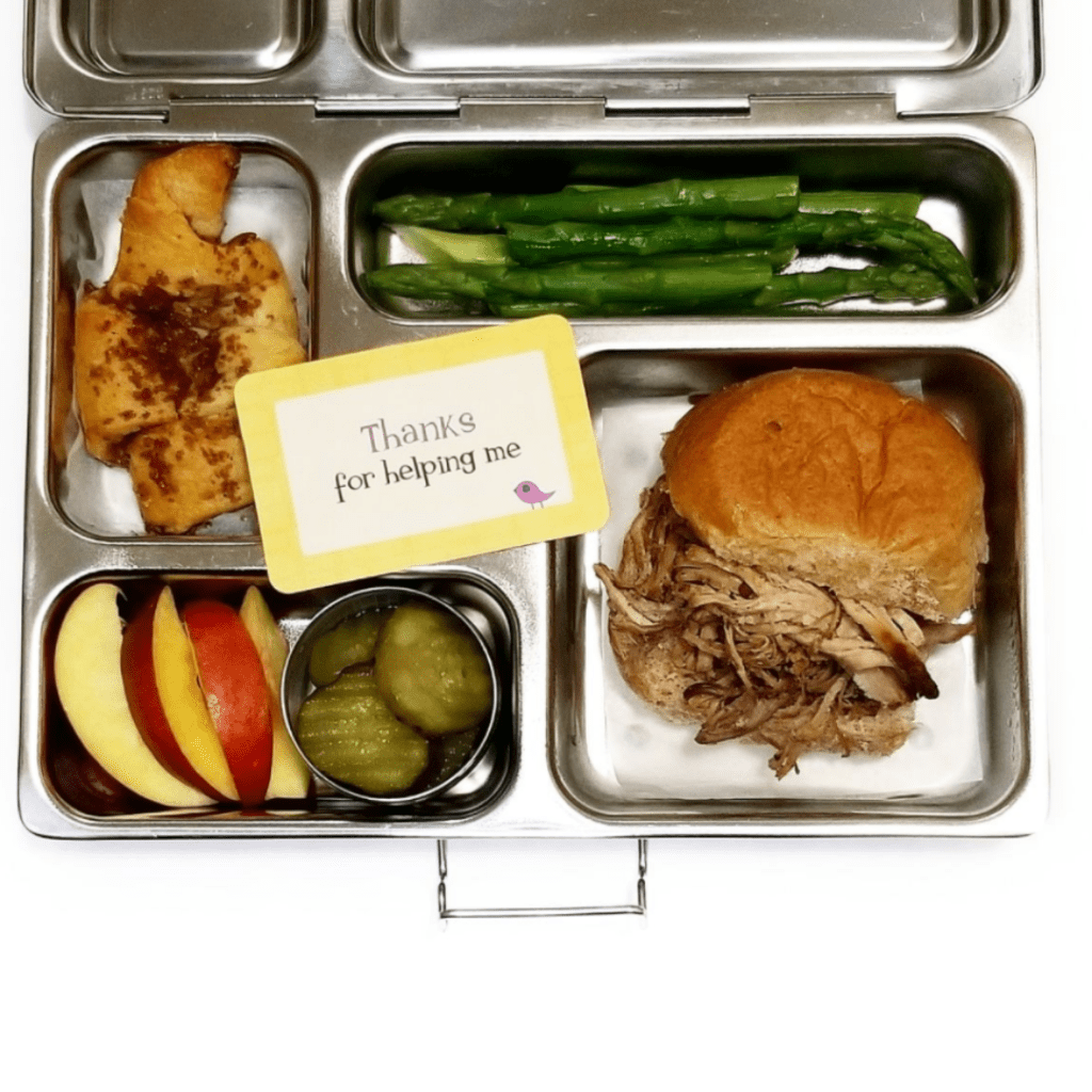 Lunches_by_lindsay, from Canada, shared a lunchbox idea on Teuko.com with a lunchbox card saying "Thanks for helping me"