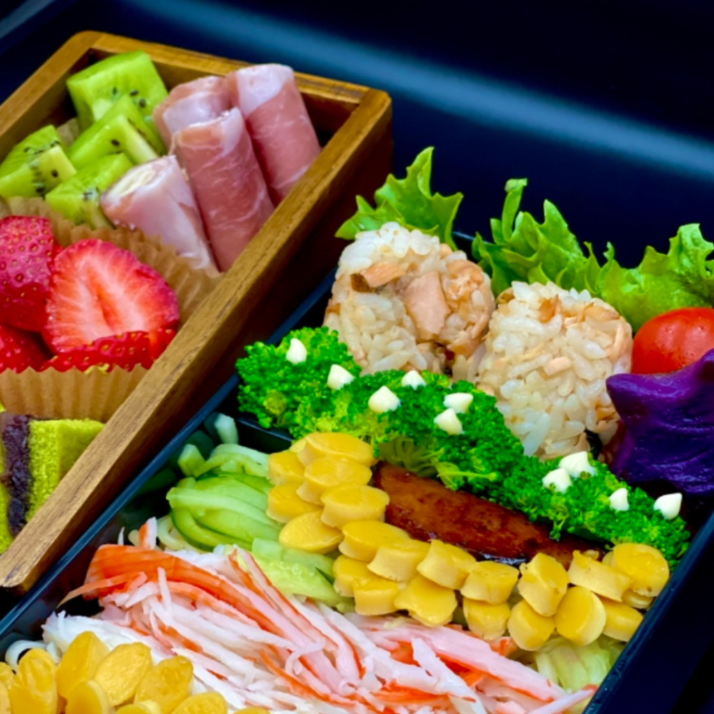 Colorful bento lunchbox by Amilanichanmama shared on Teuko.com the community for families who pack lunch for their kids