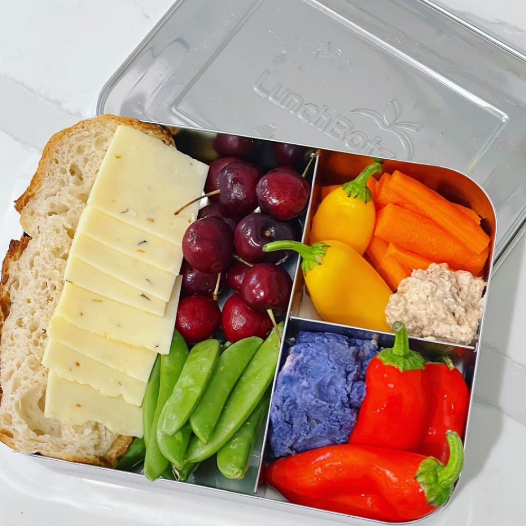 Rainbow colors in the kids lunchbox created by Lunchwiththeseasons. Shared on Teuko.com the lunchbox community