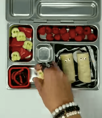 Mummies Wrap video tutorial, by @lunches_by_lindsay