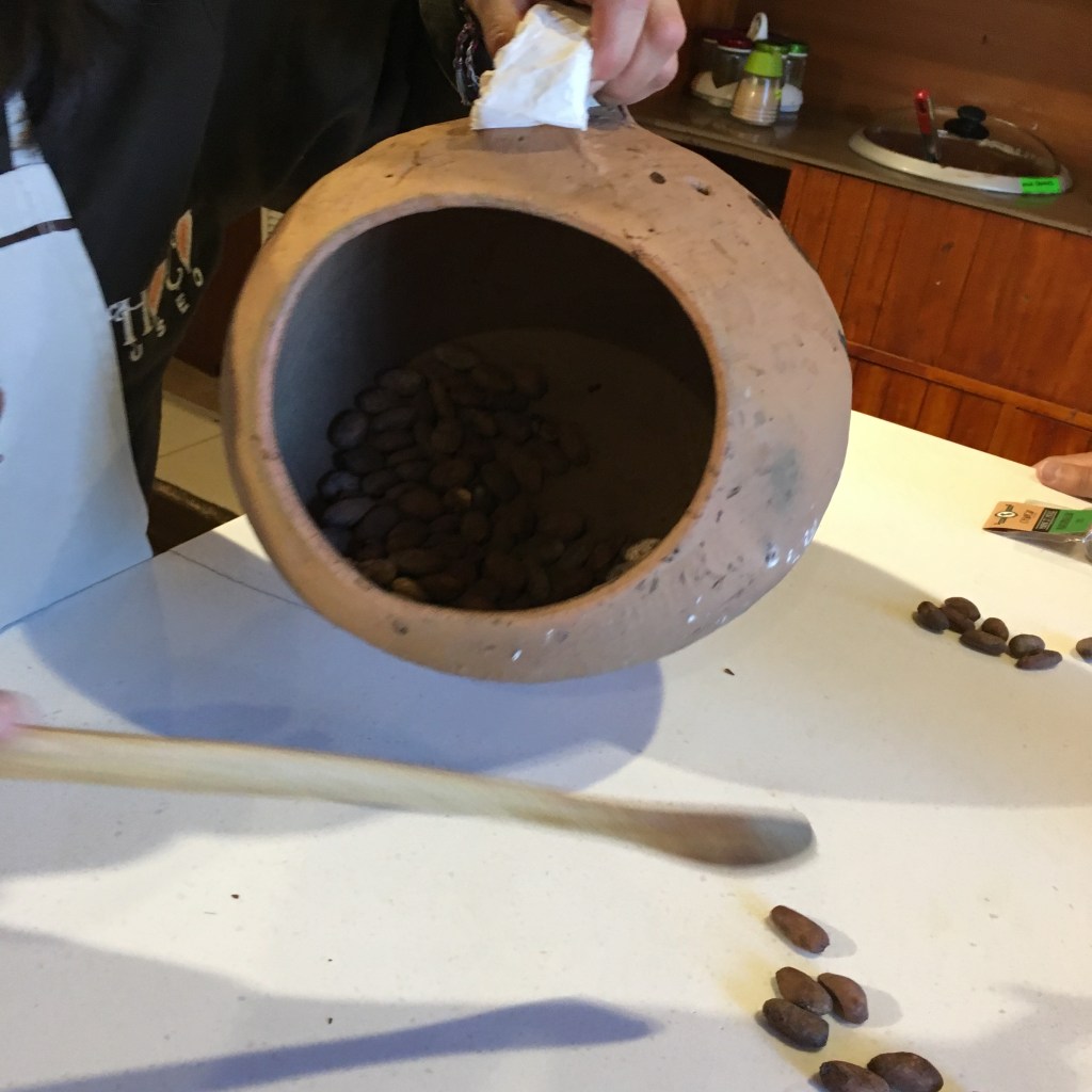 Teuko.com the lunchbox community. Roasting cocoa beans.