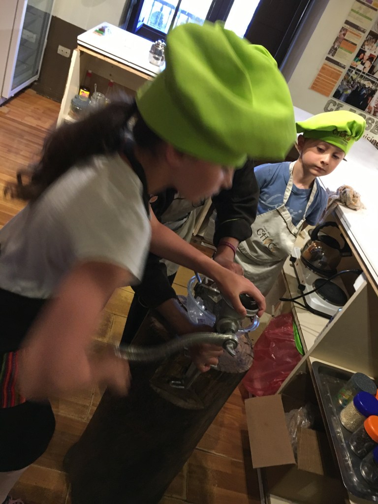 Teuko.com the lunchbox community. Teuko Kids grinding the beans.