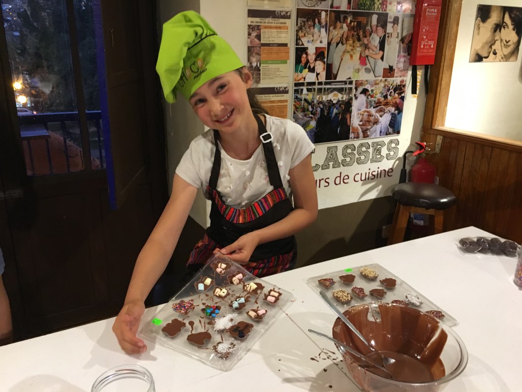 Teuko.com the lunchbox community - happy Teuko Kids creating their own chocolates.