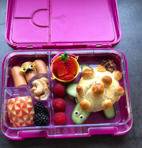 Lunchbox packed by Sabine, German mom of 3. Featuring a turtle-sandwich.