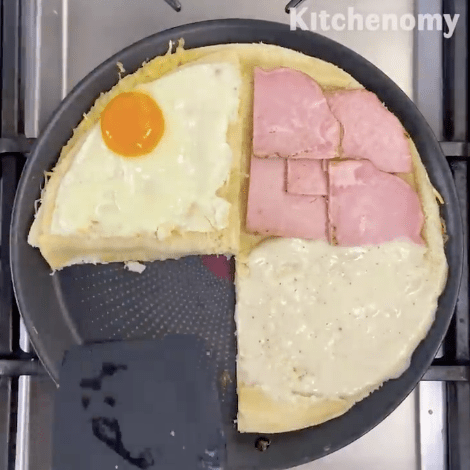 he French Croque Madame, with white bread, by @kitchenomy.paris.
The tortilla wrap technique applied.