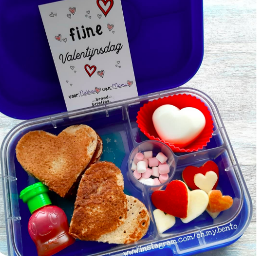 Kids lunch box bento for Valentine's day with lunchbox note