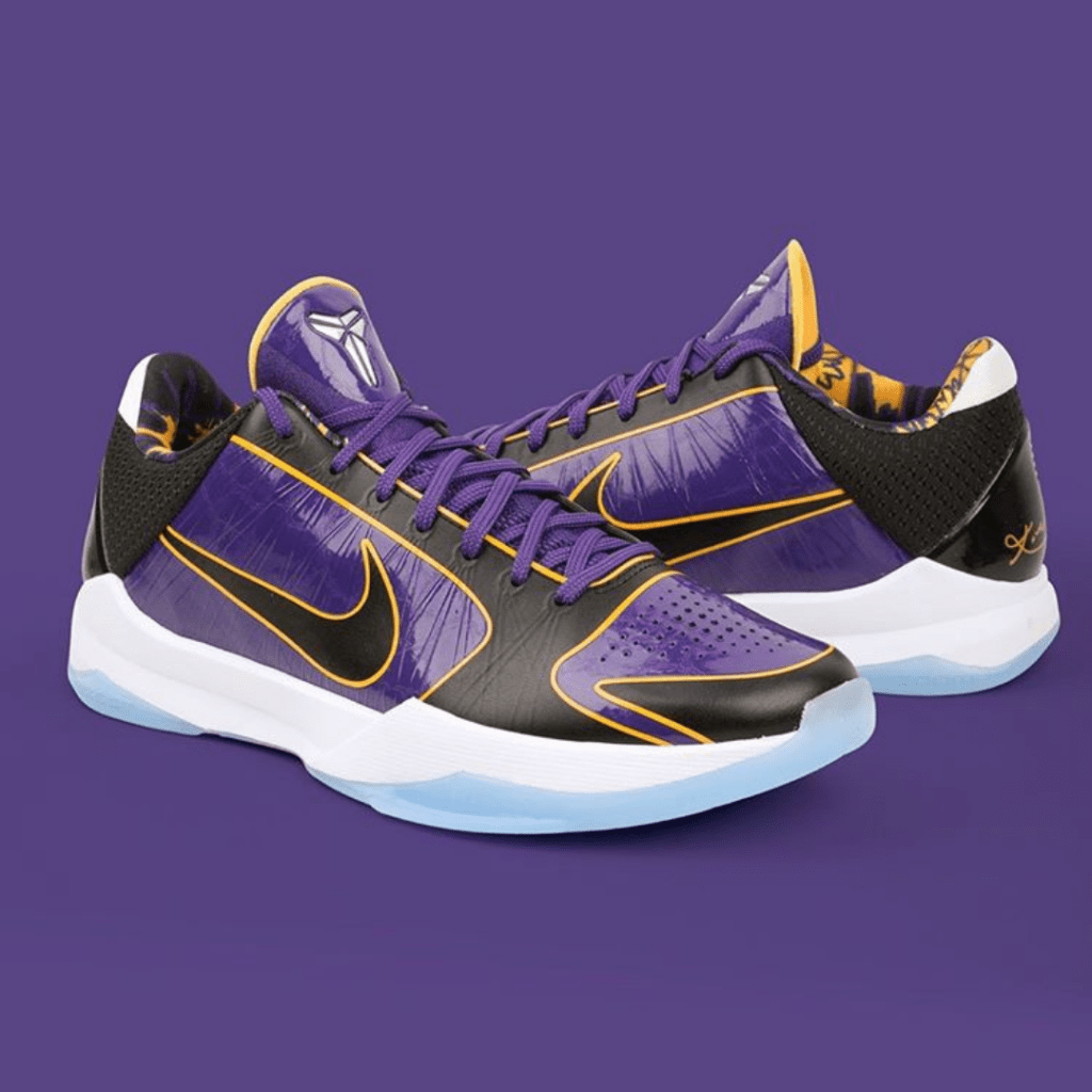 KicksCrew is the Asia's largest sneaker consignment store featuring ordinary releases, rare collectible sneakers, hard-to-find exclusives and the most sought-after streetwear items. Find ordinary releases, rare collectible sneakers, hard-to-find exclusives and the most sought-after streetwear items