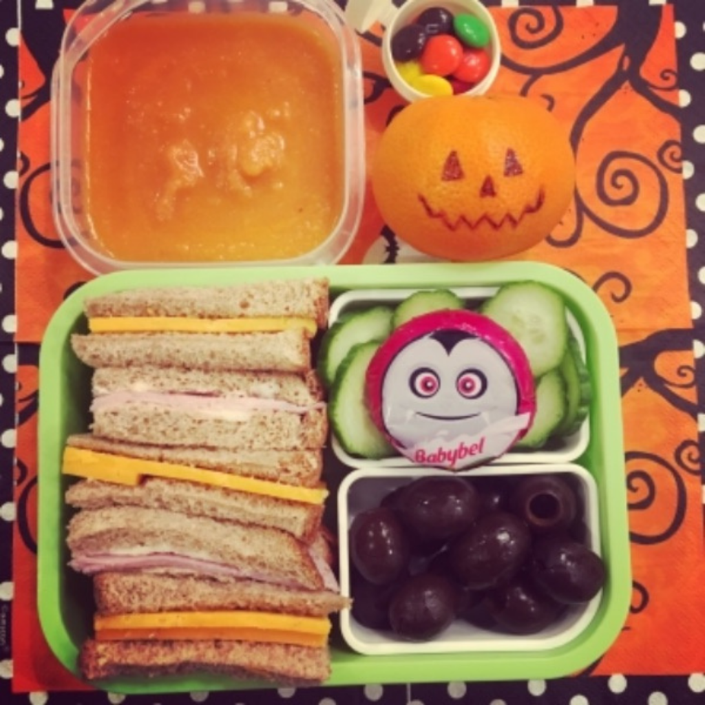 Teuko Halloween Lunchbox Idea for Kids with Jack o Lantern Mandarin and a Dracula Babybel. orange and black colors.