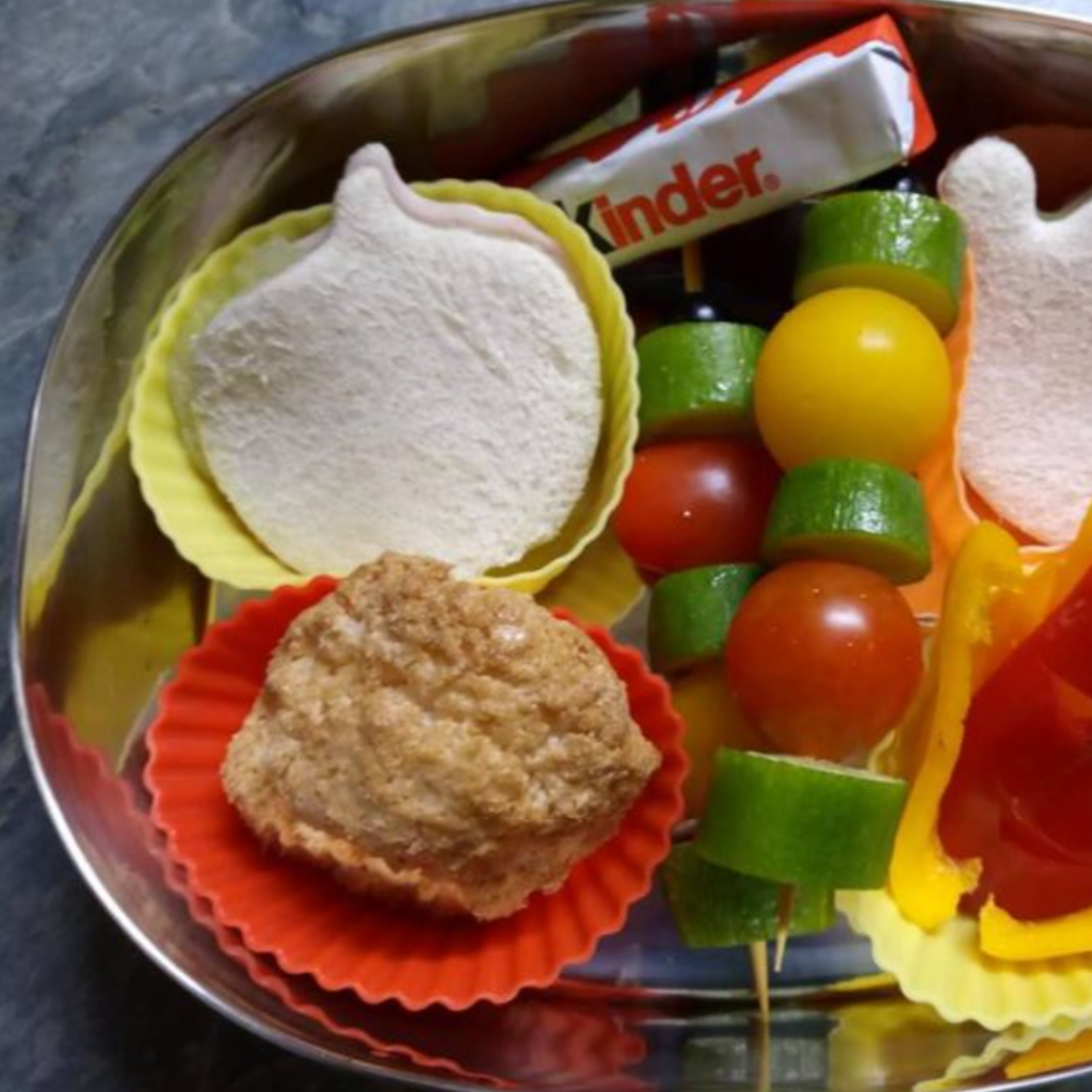 Halloween lunch box idea for kids. Jack-O'-Lantern sandwich. Teuko Lunchbox Community.
