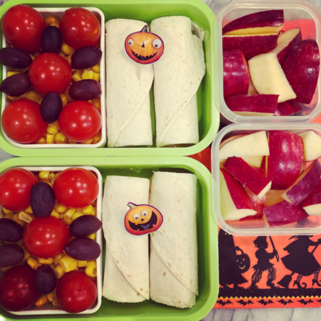 Halloween Lunchbox Idea for Kids. Bats and Jack O Lanterns stickers. Teuko Lunchbox Community.