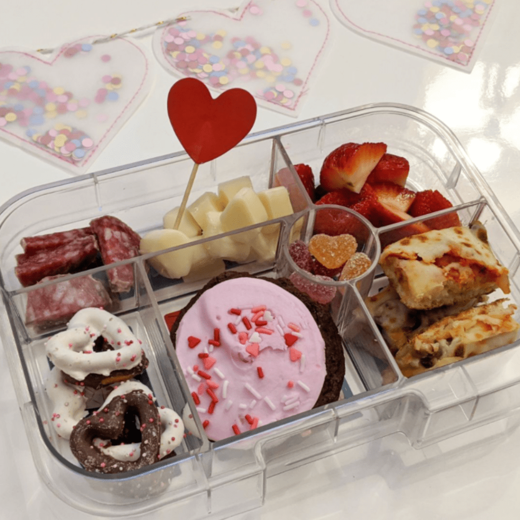 Red heart food pick in lunchbox idea on Teuko.com. Valentine's Day bento lunchbox idea for kids.