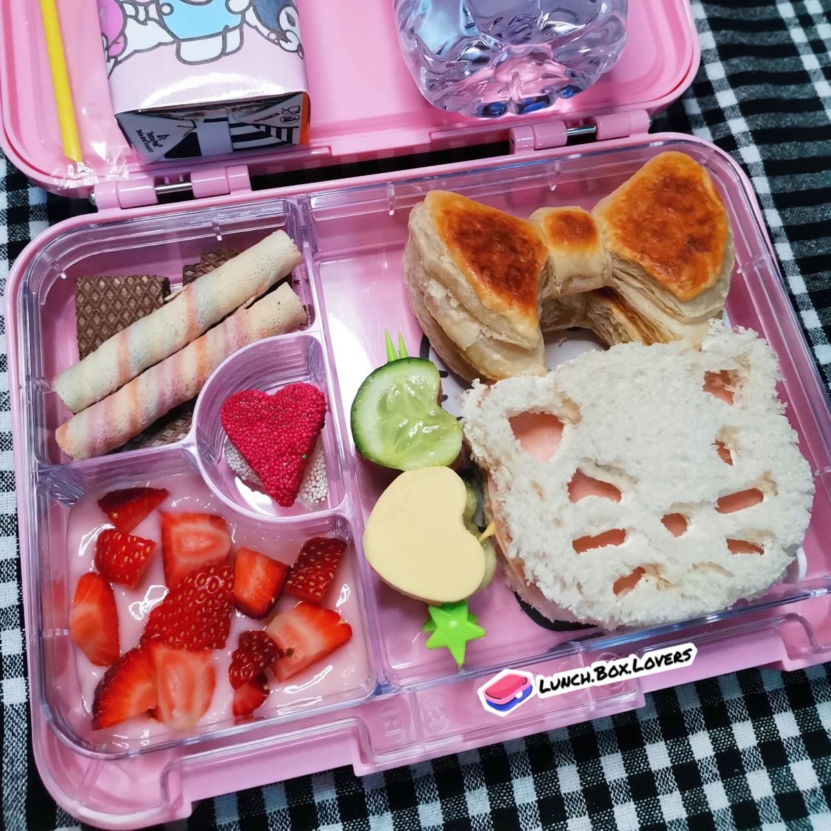 Hello kitty — lunchbox by Lunch.box.lovers