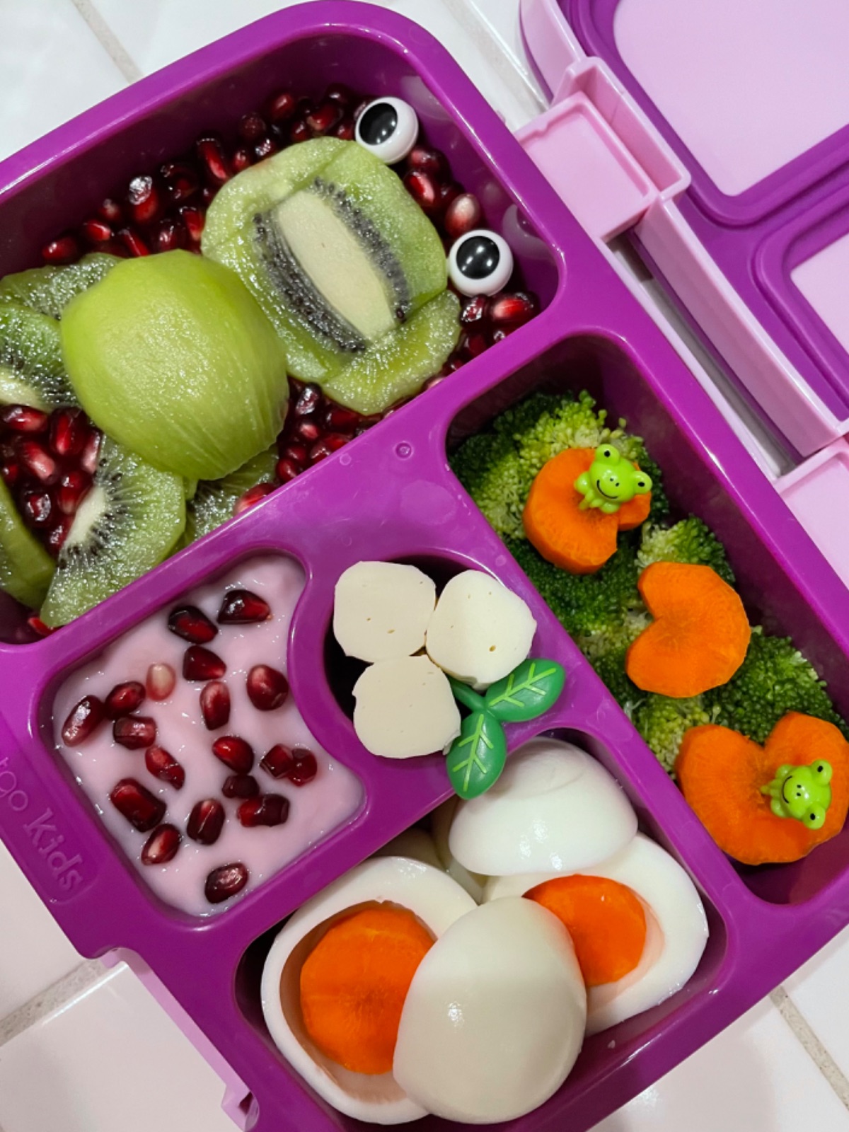 Ribbit! — lunchbox by CoraLily